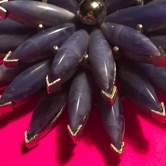 SPECTACULAR Crown Trifari Flower Petal Brooch WOW - Unique & Special Piece 🌺 - Picture 3 of 11